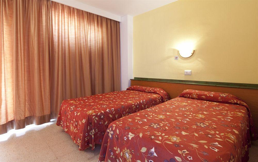 Apartamentos Sol Y Vera Magaluf  Bagian luar foto
